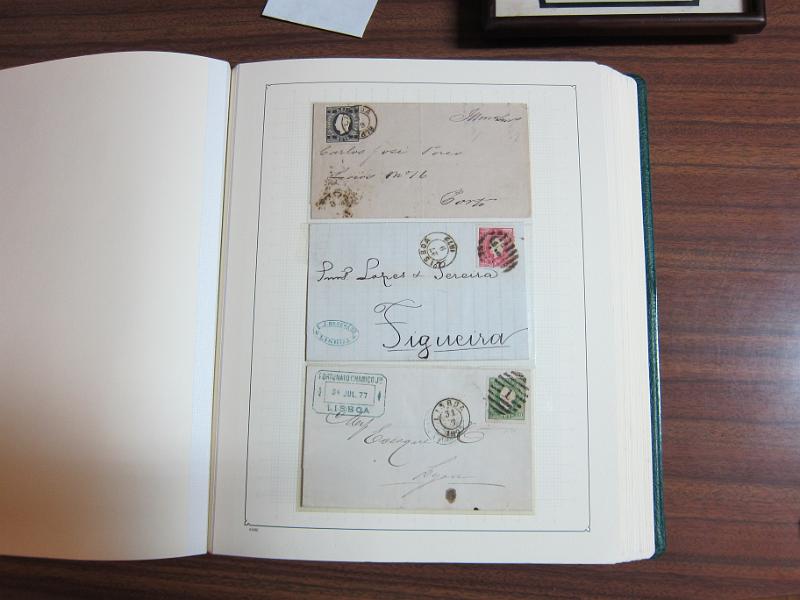 0018 (29).JPG -     Lote:    18      Marcofilia      Lotes Especiais       Descrição:         Portugal &mdash; Colecção especializada em dois álbuns com estudo especializado das marcas de duplo círculo e circulares de Lisboa, com selos de diversas emissões e cartas. Lote a ver.        Lote       Valor Base:     &euro; 1.000,00     Valor Venda:     Retirado     